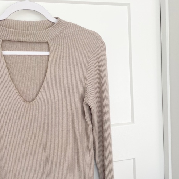 LNA Bardot Ribbed Long Sleeve Tee Choker Keyhole Cutout Neck Oat Beige Sz Small - Picture 6 of 11